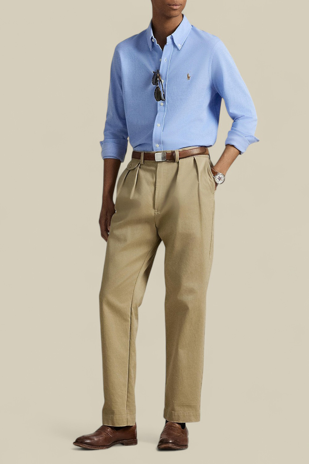 תמונת כל הלוק של חולצת כפתורים